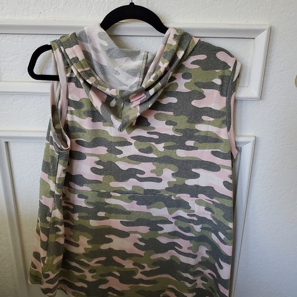 NWT LULAROE TOP CAMO SIZE LARGE - Picture 3 of 5